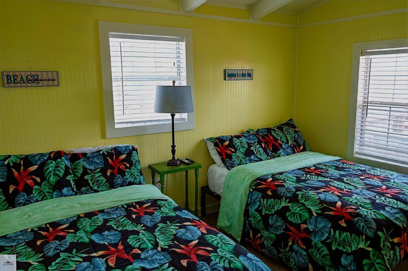 Blue Dolphin Inn And Cottages Гранд Айл Екстериор снимка