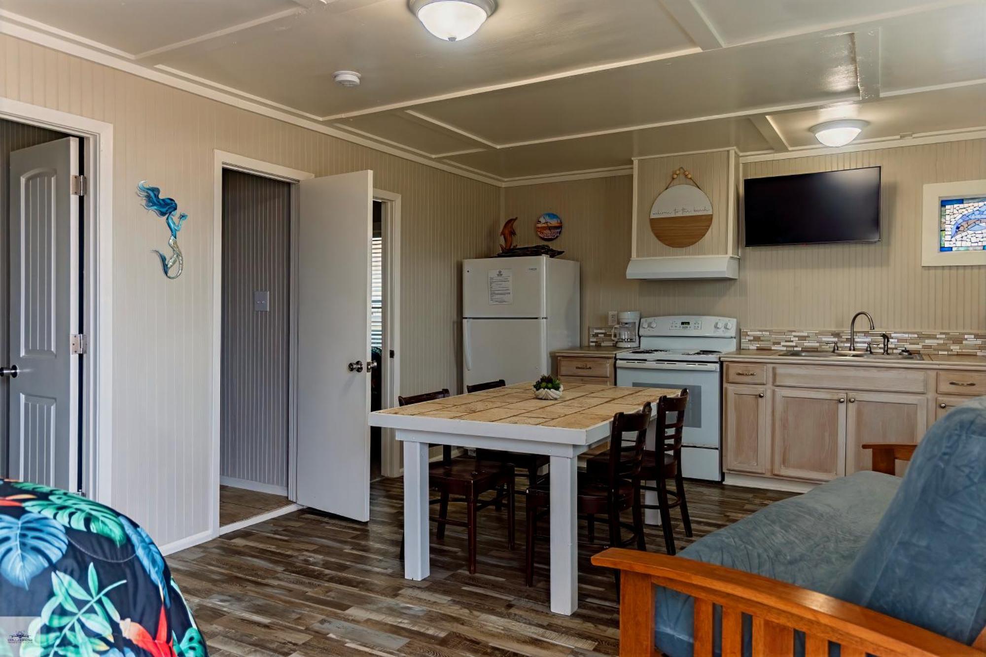 Blue Dolphin Inn And Cottages Гранд Айл Екстериор снимка