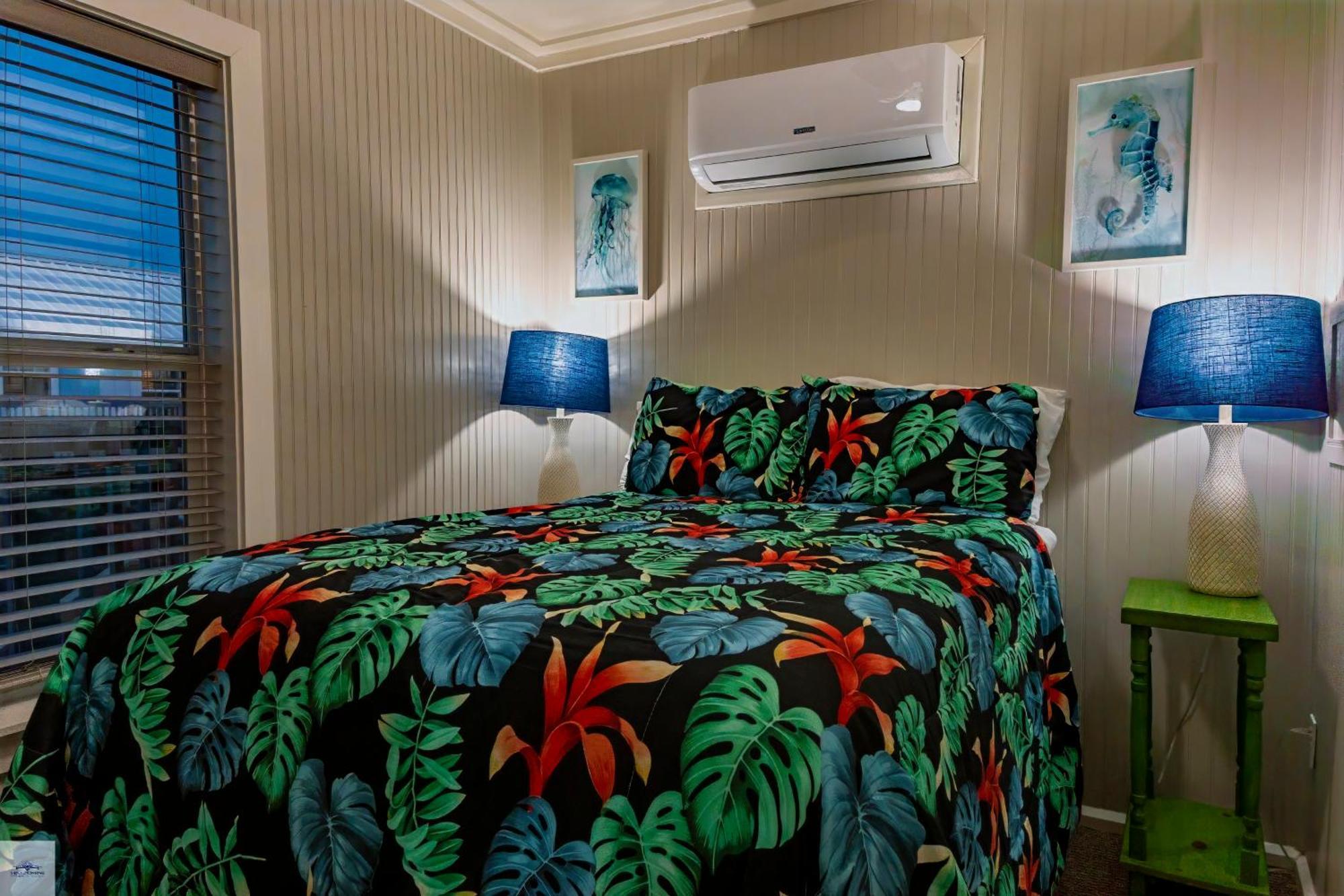 Blue Dolphin Inn And Cottages Гранд Айл Екстериор снимка