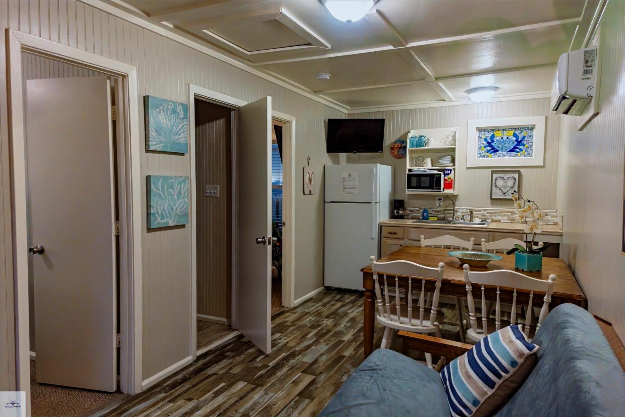 Blue Dolphin Inn And Cottages Гранд Айл Екстериор снимка