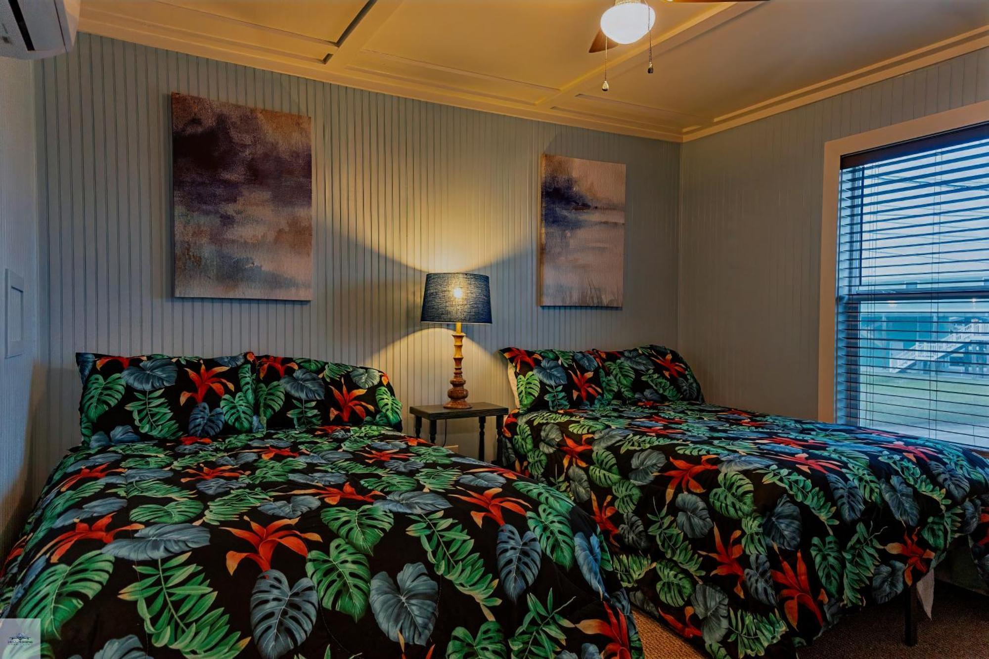 Blue Dolphin Inn And Cottages Гранд Айл Екстериор снимка