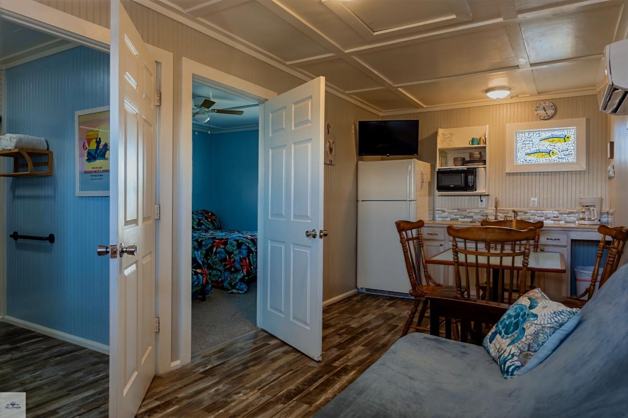 Blue Dolphin Inn And Cottages Гранд Айл Екстериор снимка