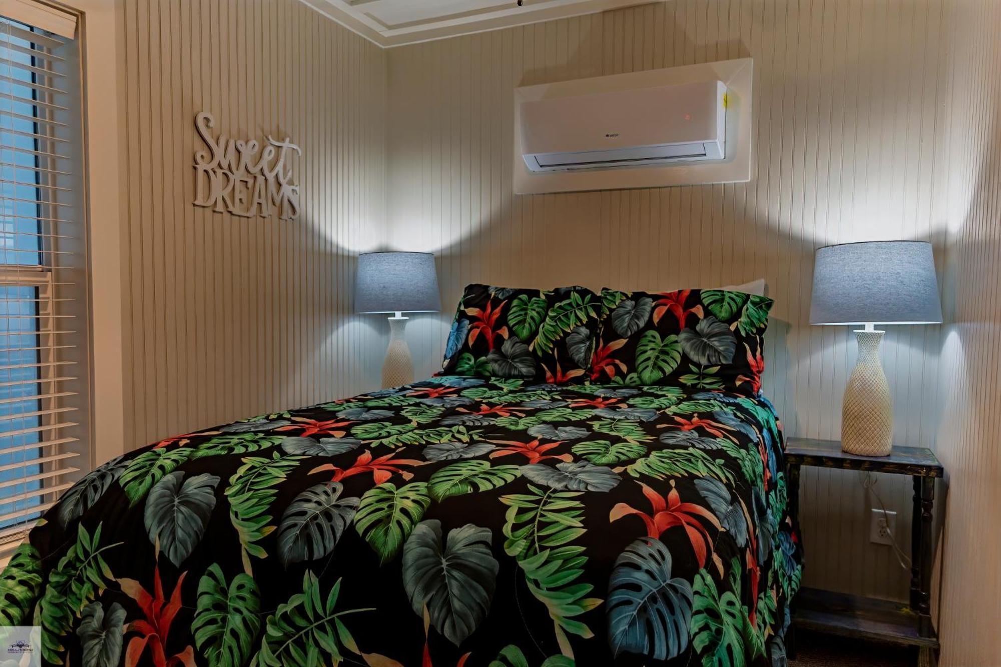 Blue Dolphin Inn And Cottages Гранд Айл Екстериор снимка